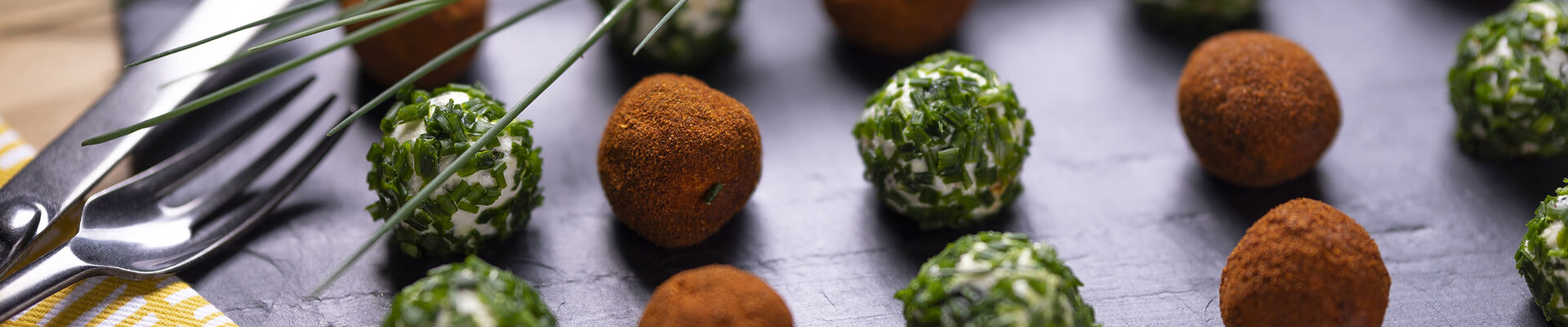Bouch&eacute;es de fromage ciboulette et paprika